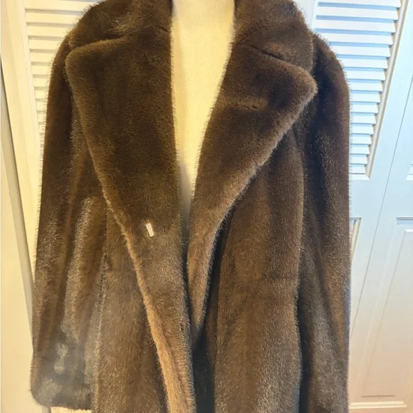 Classic Women's Brown Faux Fur Coat - Picture 6 of 12